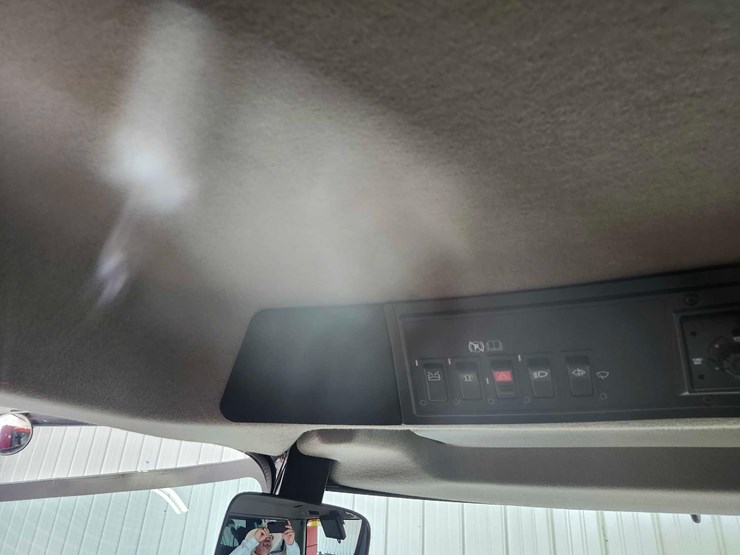 2009-case-ih-6088-image-26