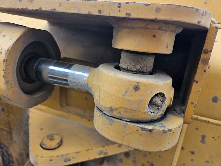 caterpillar-d4c-image-70