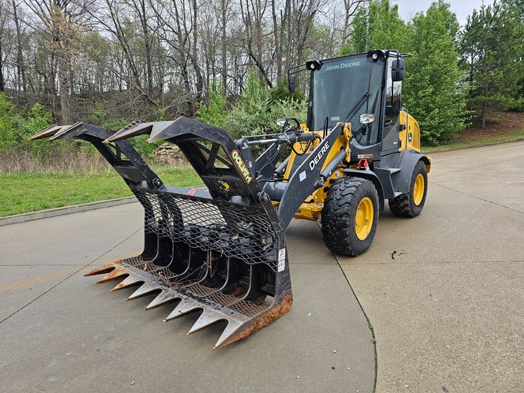 #17574-•-2024-deere-324-wheel-loader-image-1