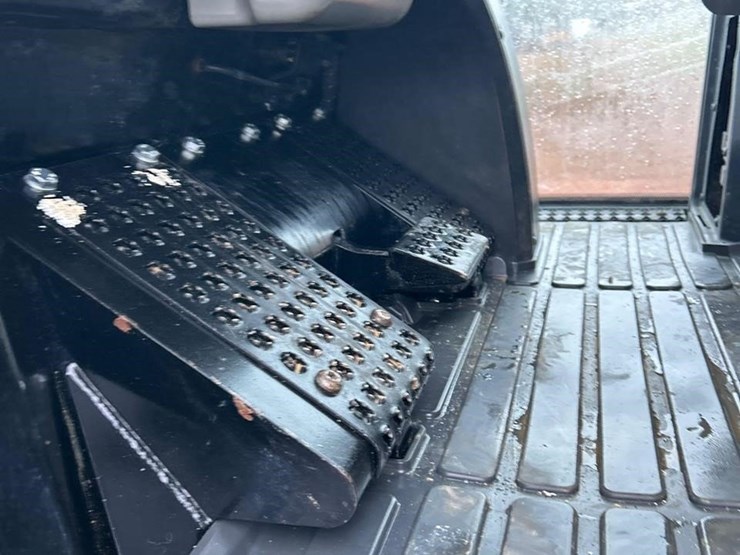 2019-caterpillar-953k-image-45