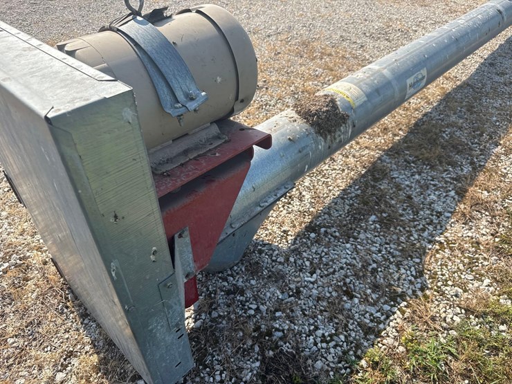 17’x10”-hutchinson-auger-image-5