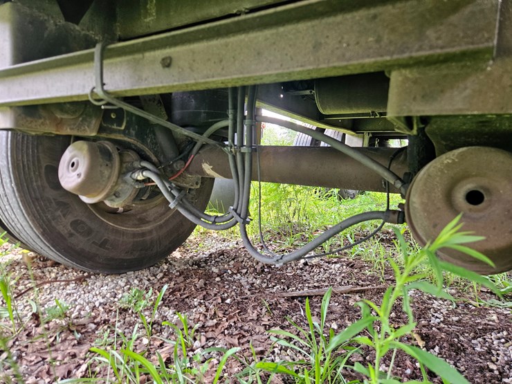 2005-utility-48'-x-102"-image-28