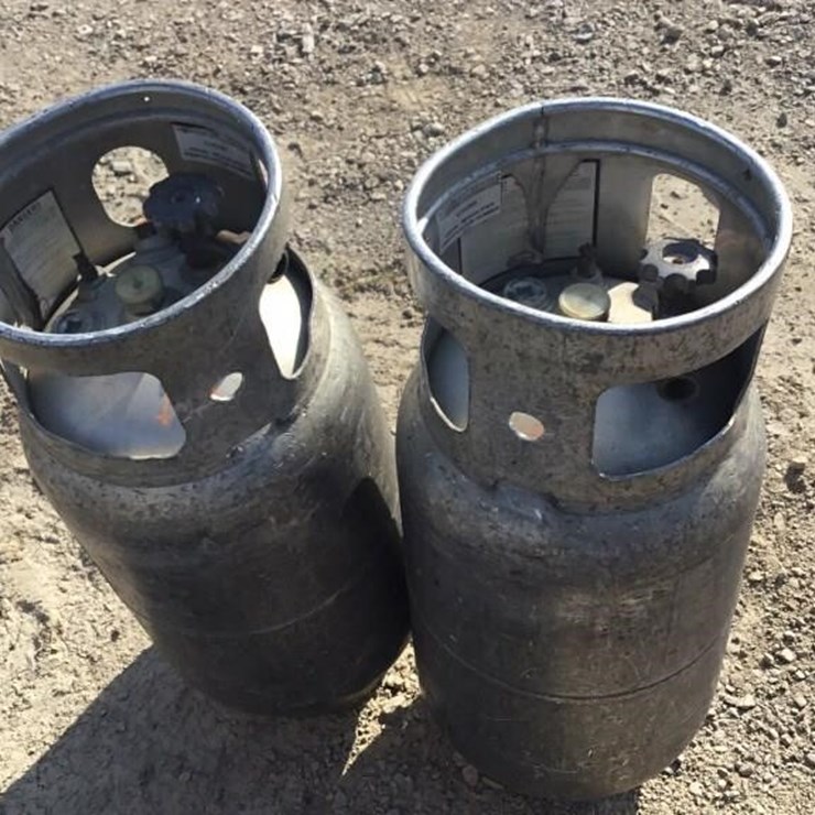 2 LP tanks
