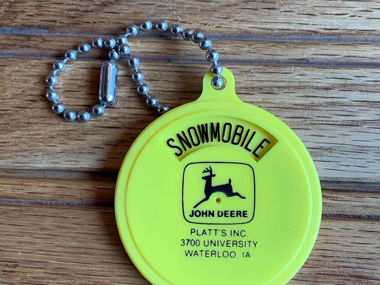 john-deere-keychain-image-1
