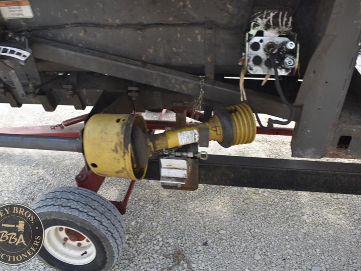 2011-massey-ferguson-830-image-11