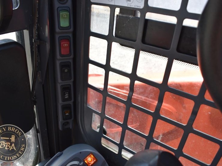 2020-kubota-ssv65-image-48
