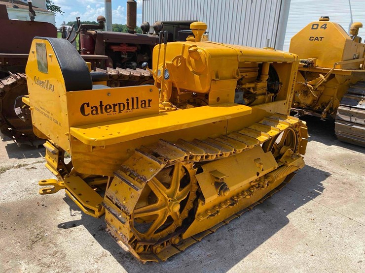 caterpillar-22-ag-crawler-image-1