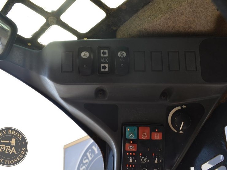 2019-deere-325g-image-49
