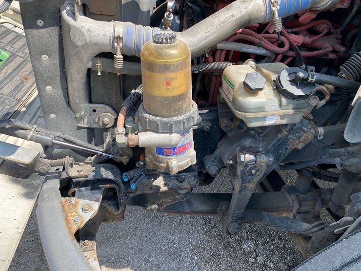 2014-freightliner-m2-image-31