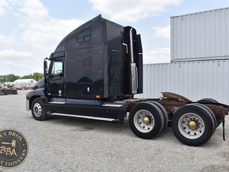 1997-freightliner-century-120-image-4