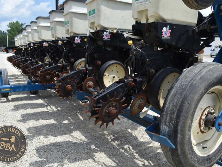 2005-kinze-3600-image-17