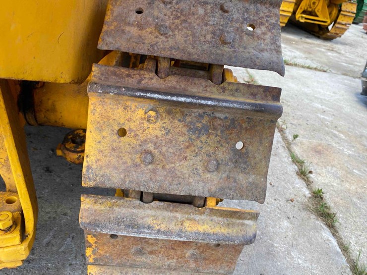 caterpillar-22-ag-crawler-image-18