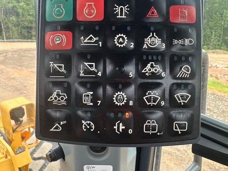 2020-deere-844l-image-36