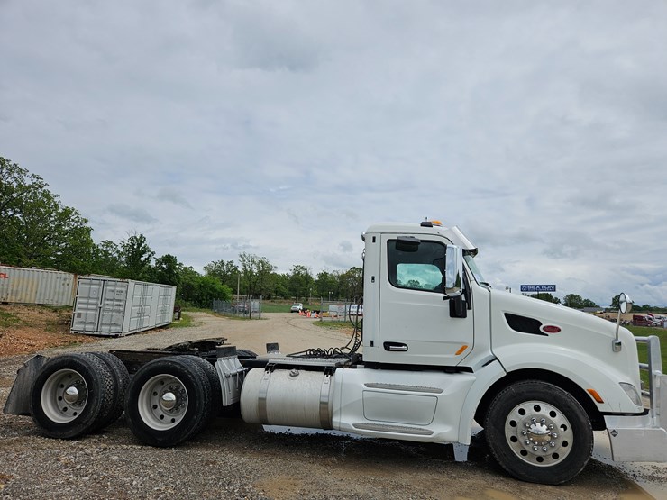 2014-peterbilt-579-image-15