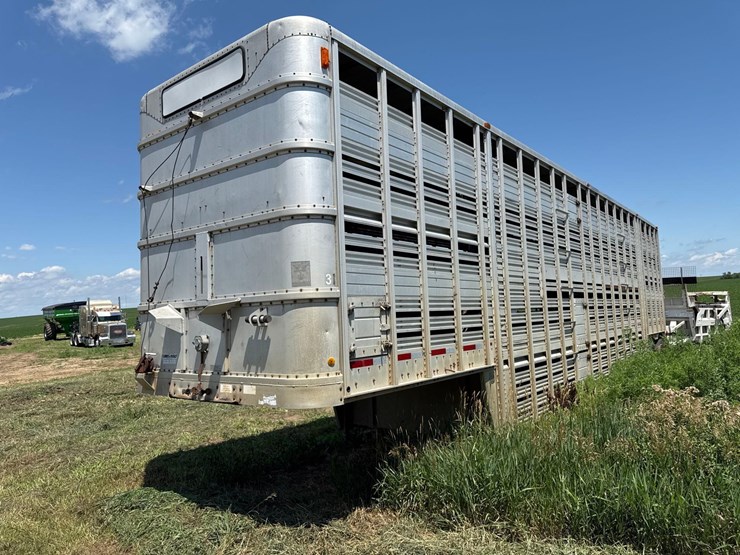 1981-wilson-livestock-trailer-image-3