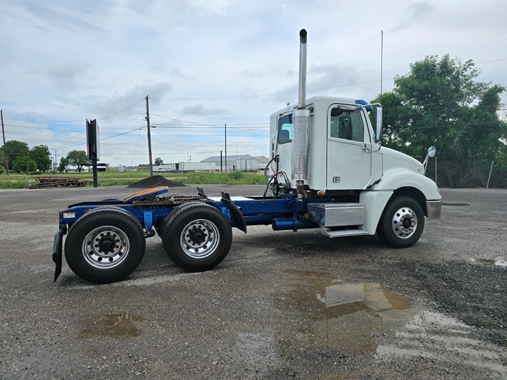 2018-freightliner-columbia-120-image-22