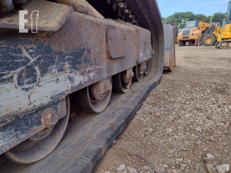deere-323d-image-31