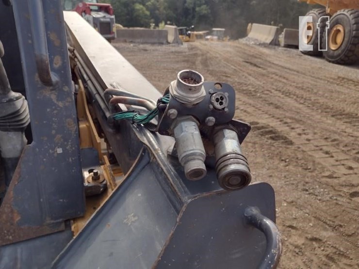 deere-323d-image-15