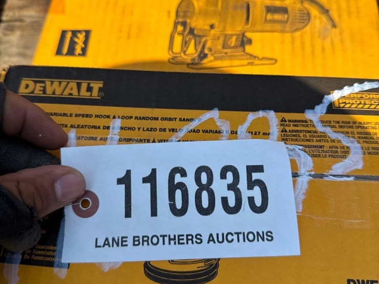 2132---dewalt-electric-orbit-sander-image-3