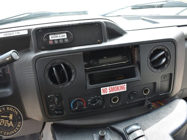 2014-ford-e350-image-25