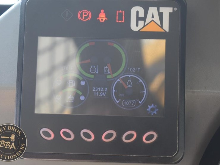 2015-caterpillar-272d2-image-42