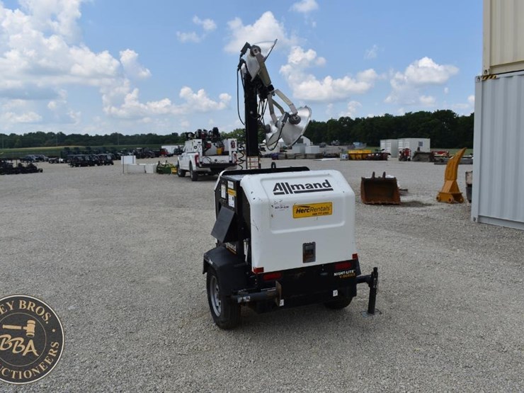 2019-allmand-bros-night-lite-v-series-image-4