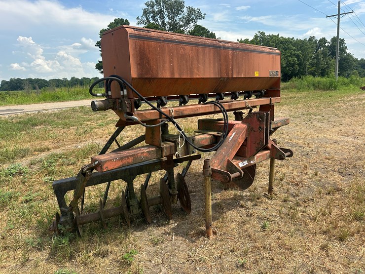 #26624-•-best-mfg-ls9600-seeder-w/-levee-plow-image-2