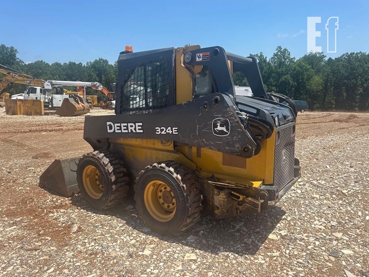 2017-deere-324e-image-3