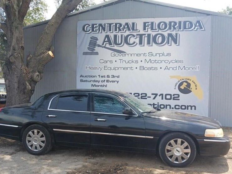 2007-lincoln-town-car-inop-signature-image-1