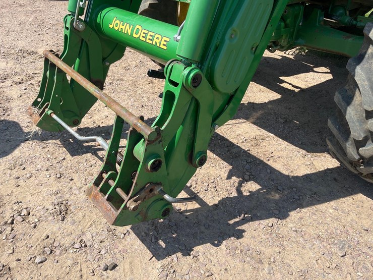 2014-john-deere-6210r-image-16