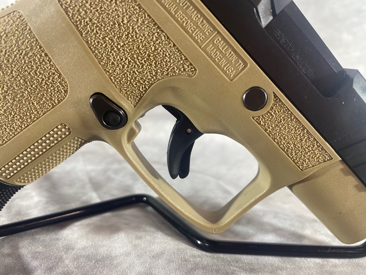 #4368-•-beretta-apx-a1-carry-9mm-luger-pistol,-sn:-axc154049-image-9