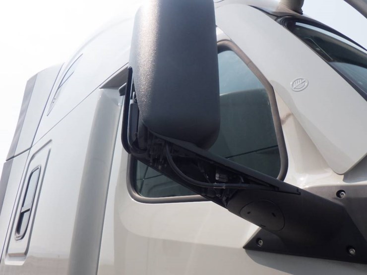 2024-freightliner-cascadia-126-image-3