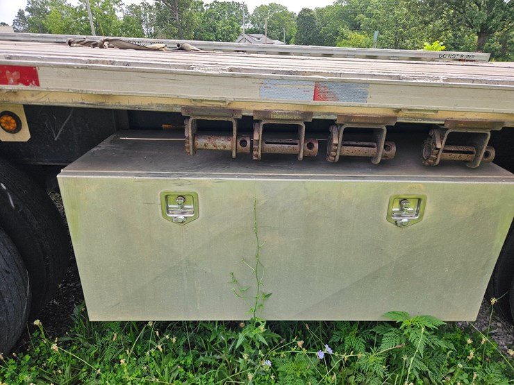 2005-utility-48'-x-102"-image-43
