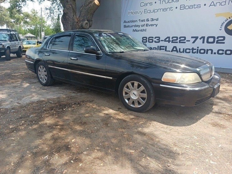 2007-lincoln-town-car-inop-signature-image-2