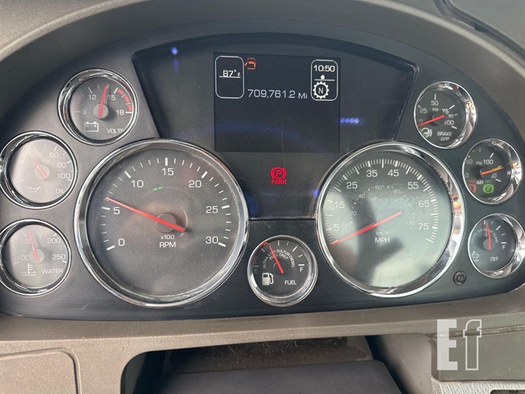 2015-kenworth-t880-image-34