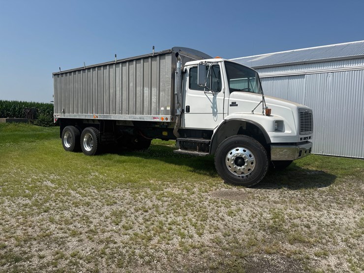 2003-freightliner-fl80-image-1