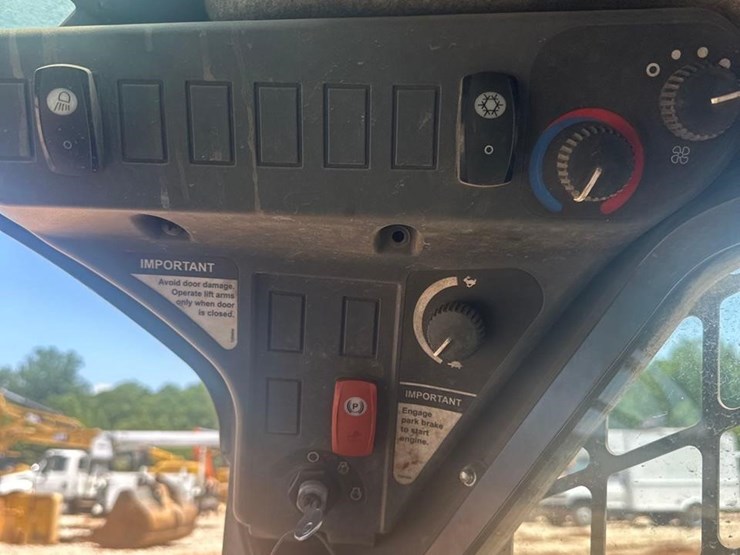 2017-deere-324e-image-14