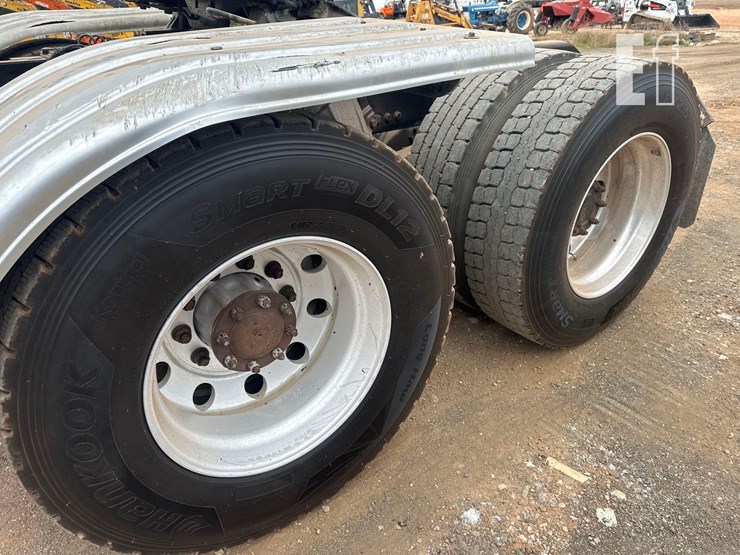 2015-kenworth-t880-image-15