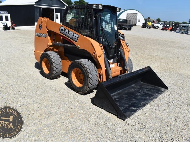 2016-case-sr240-image-22