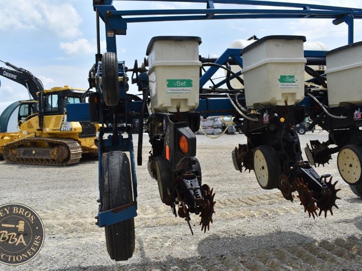 2005-kinze-3600-image-10