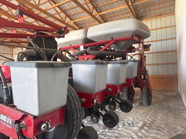 2010-case-ih-1250-image-4