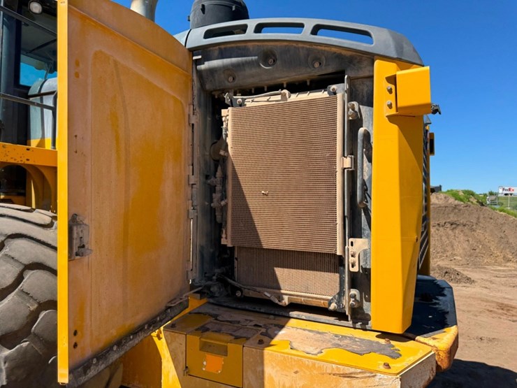 2013-deere-824k-image-26