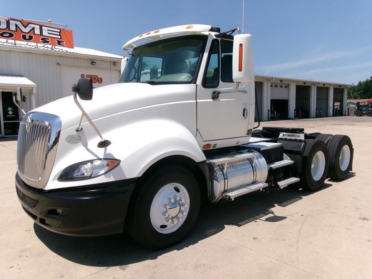 2009-international-prostar-image-1