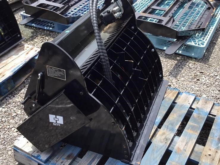 new-giyi-mini-skid-steer-mixing-bucket-image-2