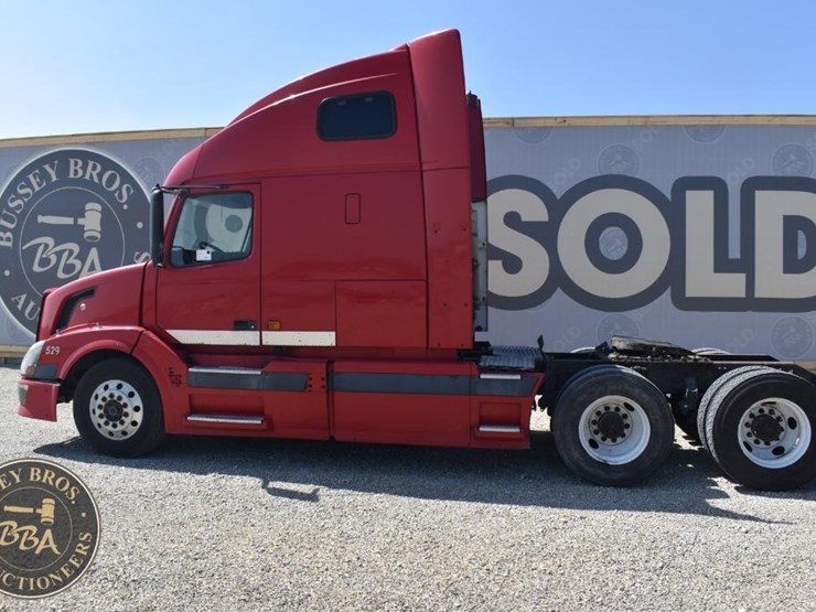 2005-volvo-vnl64t670-image-8