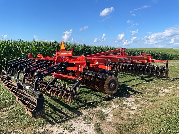 2014-kuhn-krause-excelerator-8000-image-1