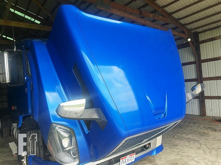 2007-volvo-vnl64t630-image-28