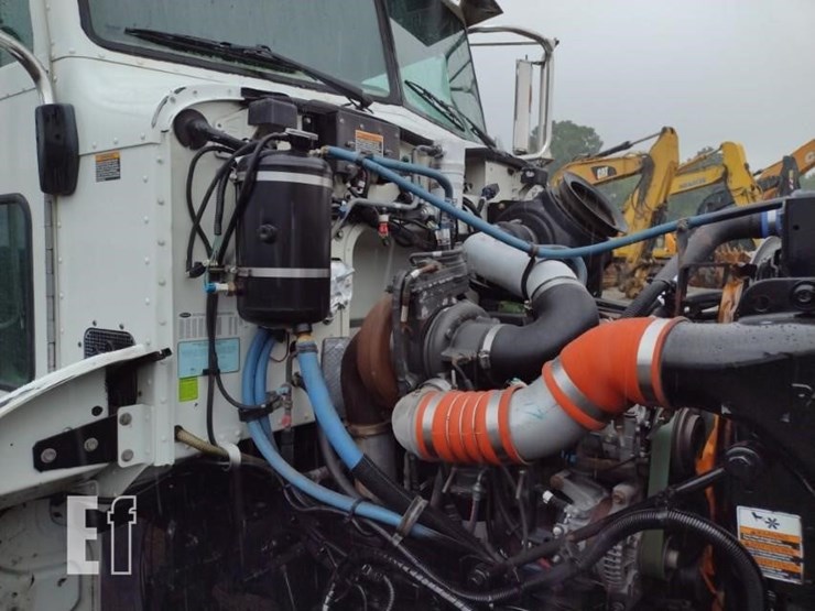 2008-peterbilt-335-image-23