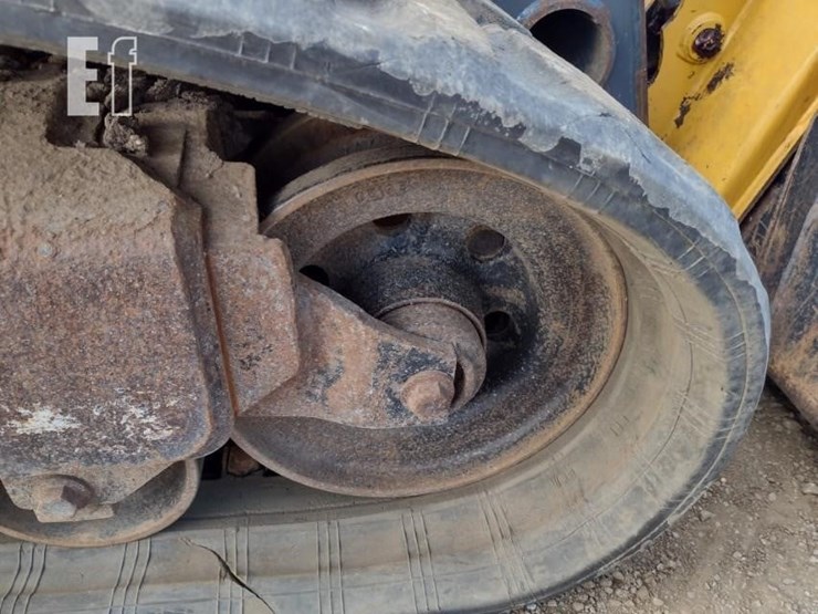deere-323d-image-32