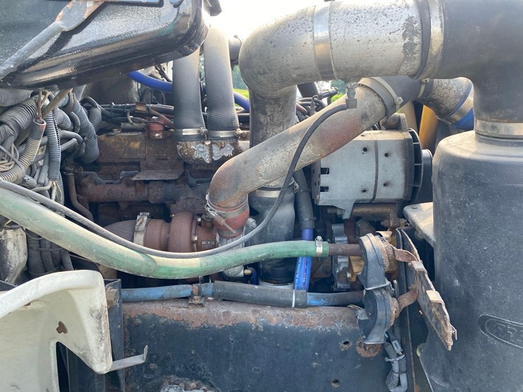 1998-freightliner-fl70-image-34